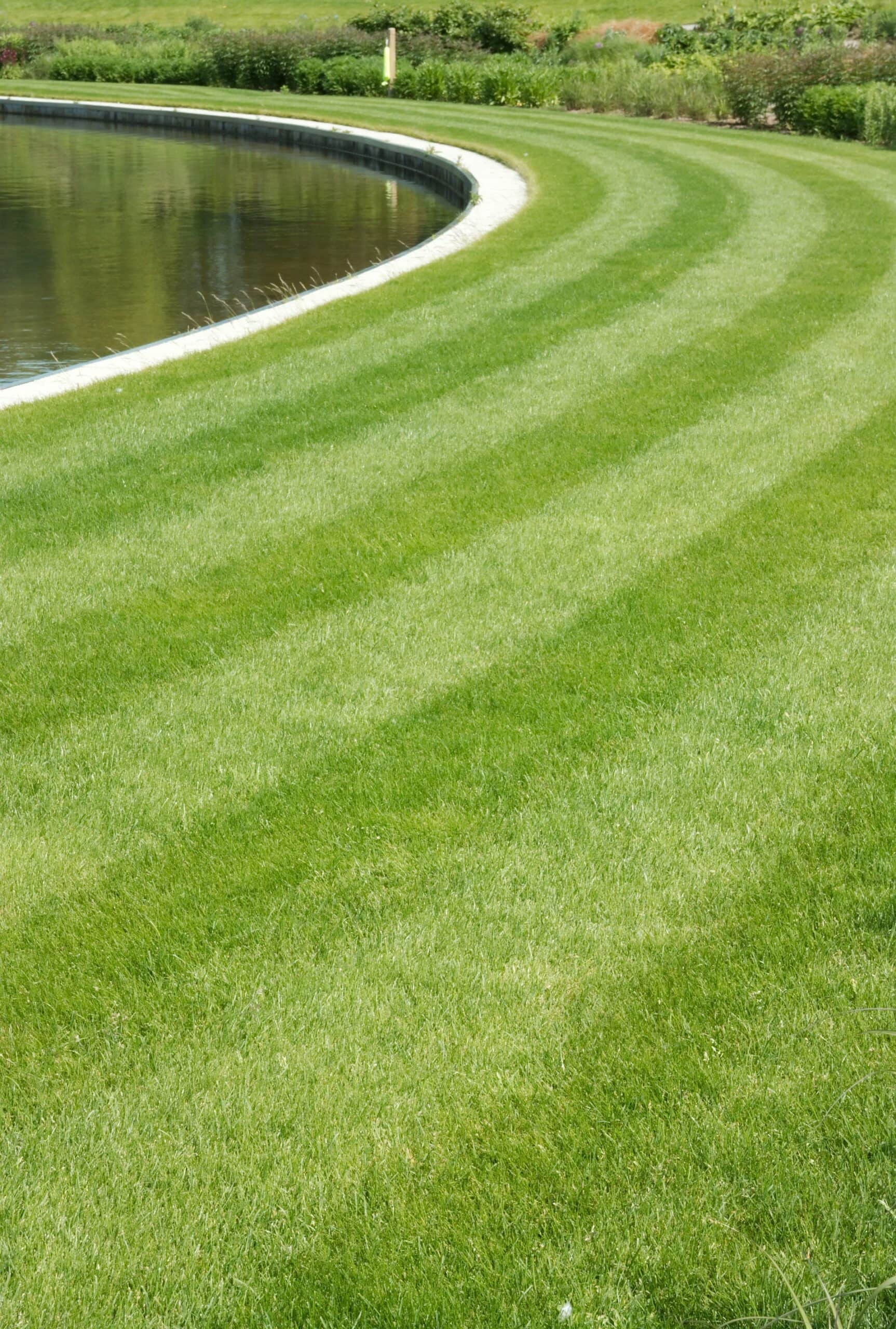 top-notch lawn mowing for residential and commercial properties near Oak Lawn, Orland Park, Evergreen Park, Illinois<br />
