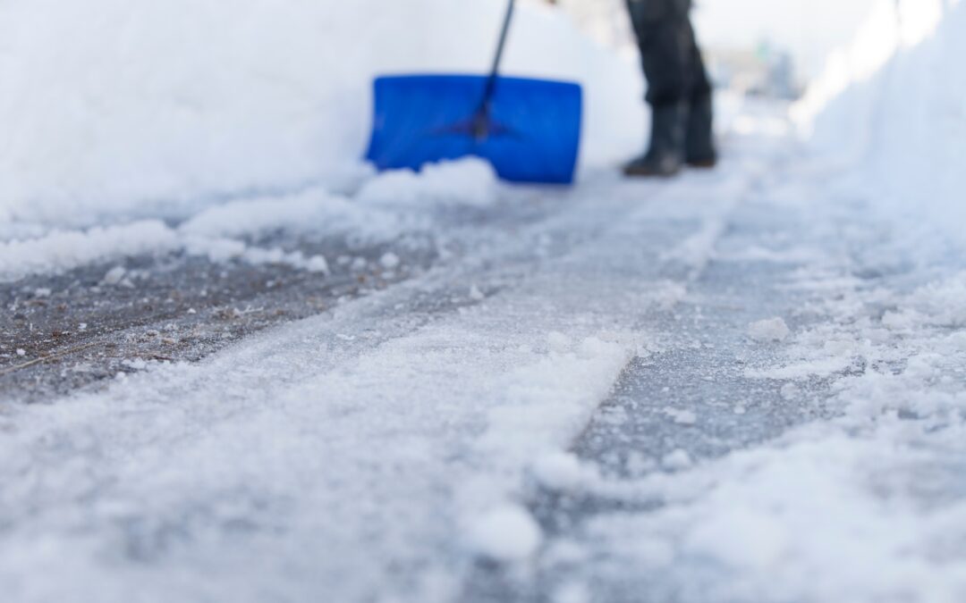 Quick & Effective Tips to Safely Defrost Your Car and Remove Snow/Ice From Your Driveway This Winter