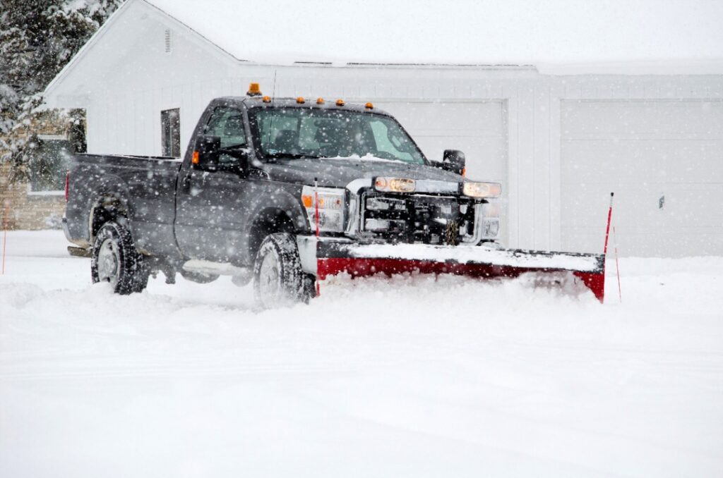 Snow removal is still possible without the help of professional equipment.